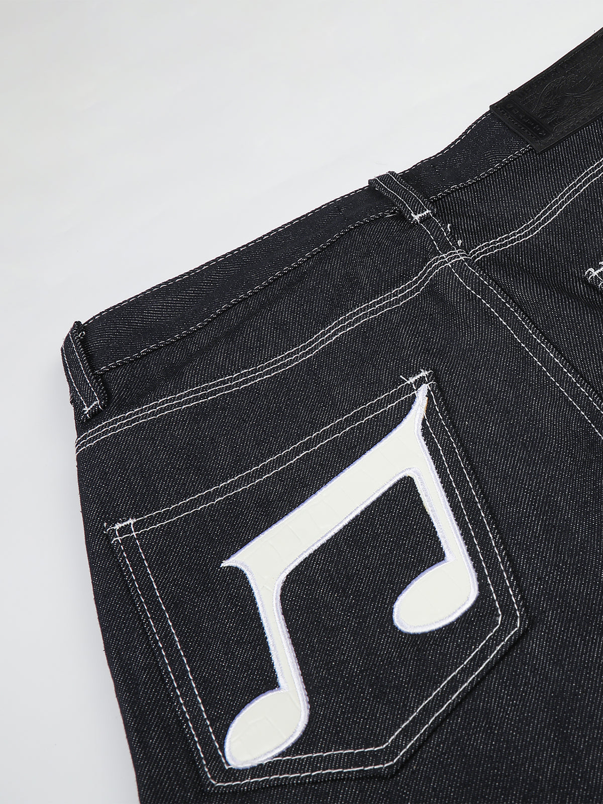 Musical Clef MP3 Earphone Graphic Contrast-Pocket Straight Denim Jeans
